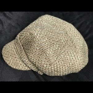 A newsboy/cabby/baker boy style hat.